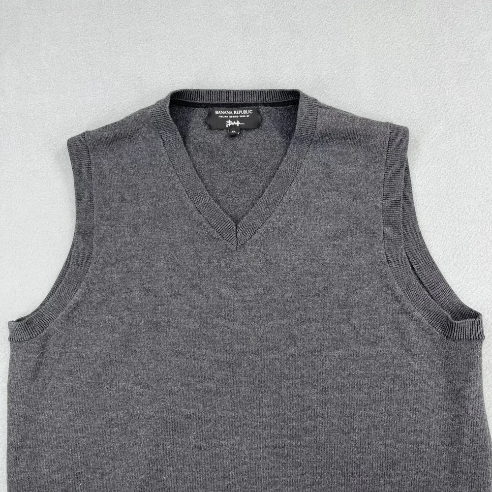 Banana Republic Mens XL Gray 100% Italian Merino Wool V-Neck Sweater‎ Vest